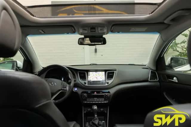 Hyundai Tucson (2016) thumbnail 3