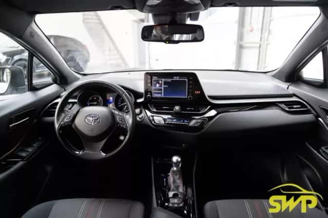 Toyota C-HR (2021) thumbnail 4