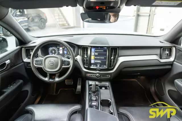 Volvo XC60 (2021) thumbnail 3