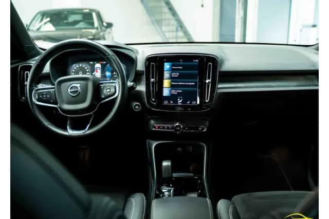 Volvo XC40 (2023) thumbnail 3