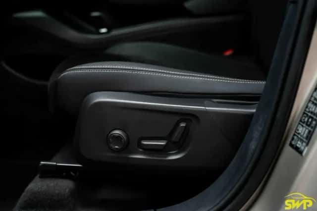 Volvo XC40 (2023) thumbnail 4