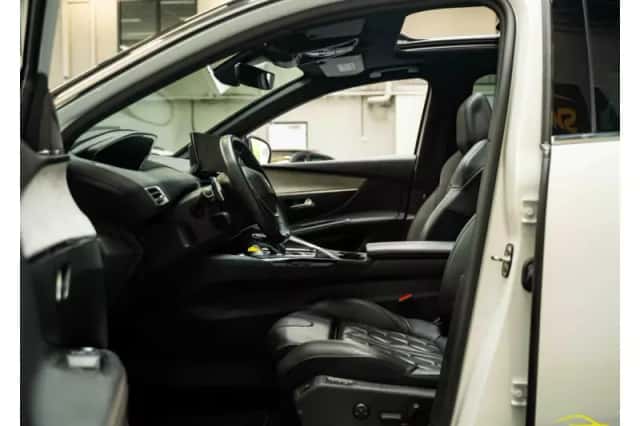 Peugeot 5008 (2021) thumbnail 2
