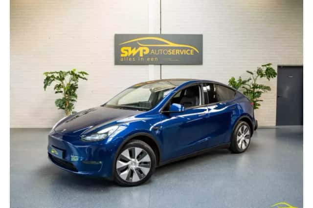 Tesla Model Y (2022) thumbnail 1