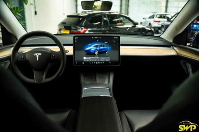 Tesla Model Y (2022) thumbnail 3