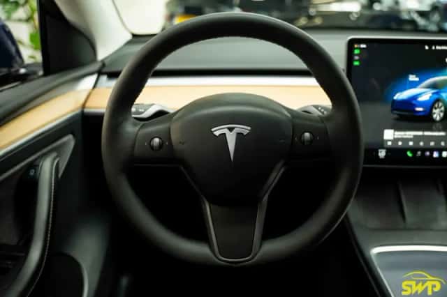 Tesla Model Y (2022) thumbnail 4