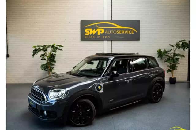 MINI Countryman (2017) thumbnail 1