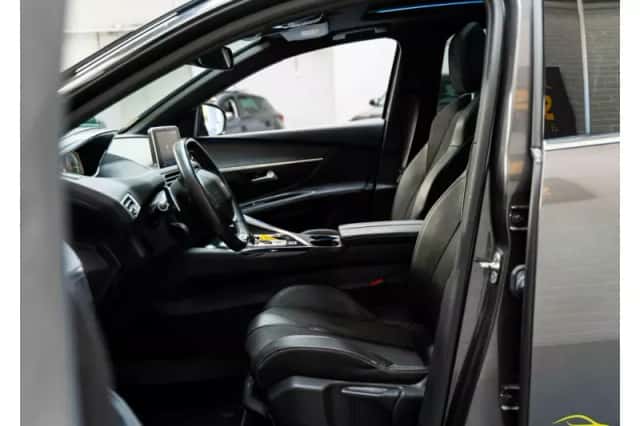 Peugeot 3008 (2019) thumbnail 2