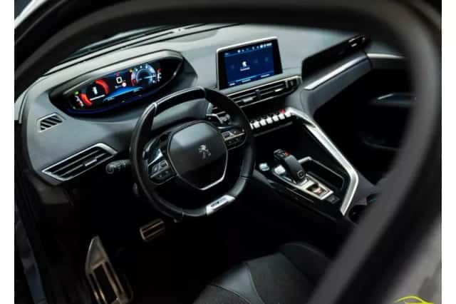 Peugeot 3008 (2019) thumbnail 4