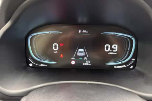 Kia Stonic (2025) thumbnail 3