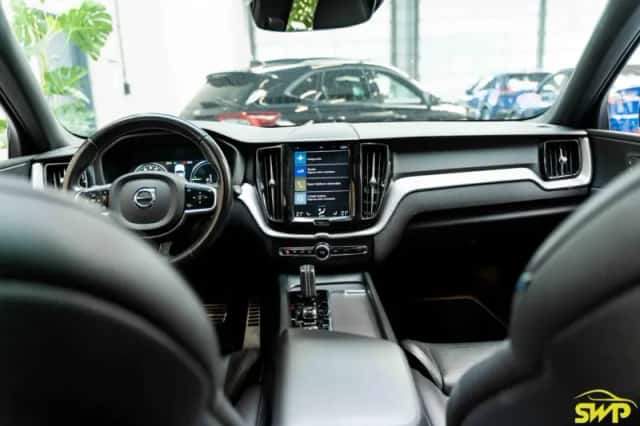 Volvo XC60 (2020) thumbnail 3