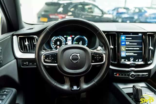 Volvo XC60 (2020) thumbnail 4