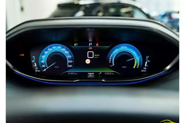 Peugeot 3008 (2023) thumbnail 3
