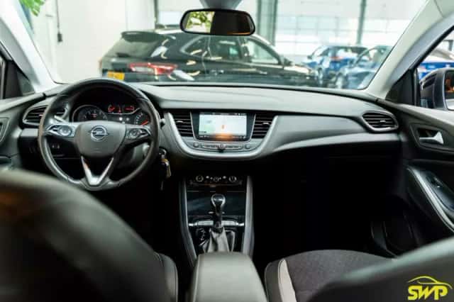 Opel Grandland (2018) thumbnail 2