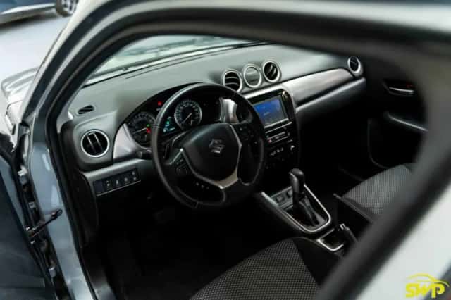 Suzuki Vitara (2022) thumbnail 3