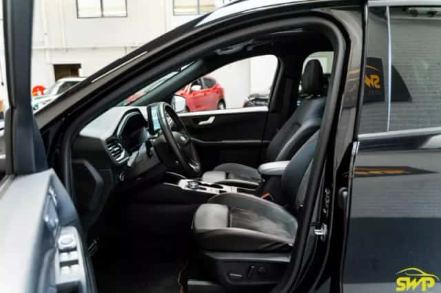 Ford Kuga (2024) thumbnail 2