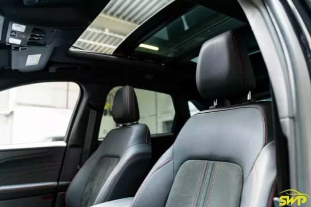 Ford Kuga (2024) thumbnail 3