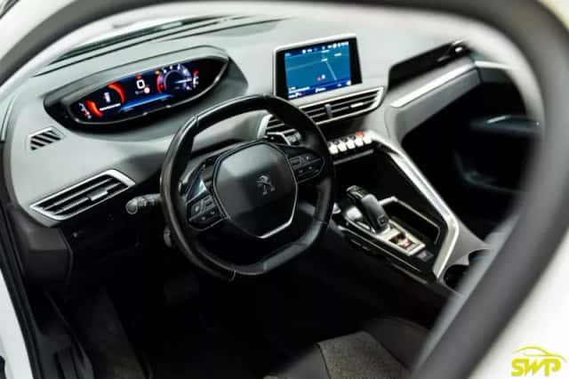 Peugeot 3008 (2019) thumbnail 4