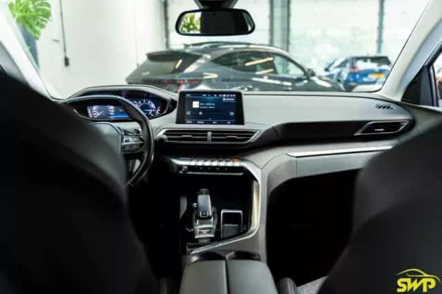 Peugeot 3008 (2019) thumbnail 6
