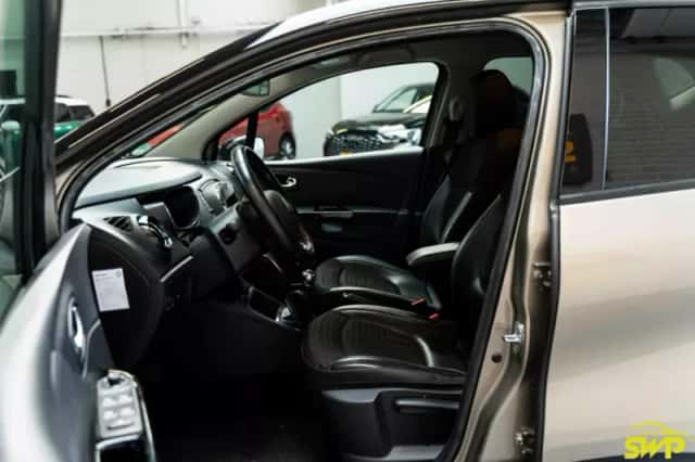 Renault Captur (2016) thumbnail 2