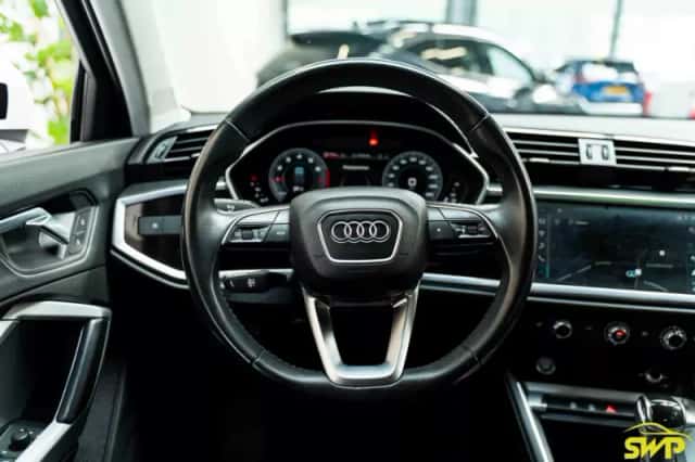 Audi Q3 (2019) thumbnail 5