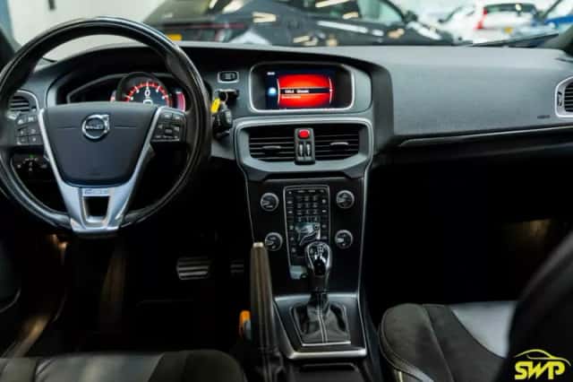 Volvo V40 (2018) thumbnail 3