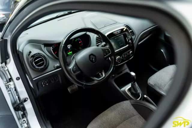 Renault Captur (2018) thumbnail 3