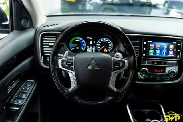 Mitsubishi Outlander (2019) thumbnail 3