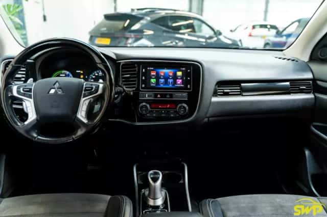 Mitsubishi Outlander (2019) thumbnail 4