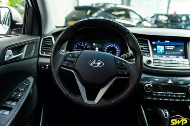 Hyundai Tucson (2016) thumbnail 5