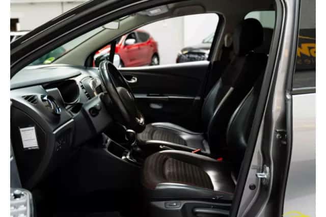 Renault Captur (2016) thumbnail 2