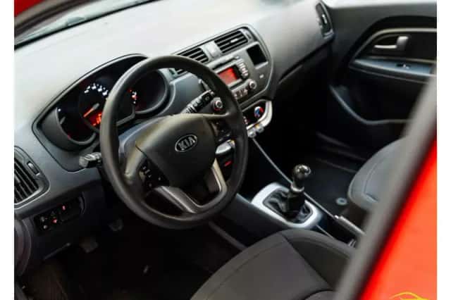 Kia Rio (2014) thumbnail 2
