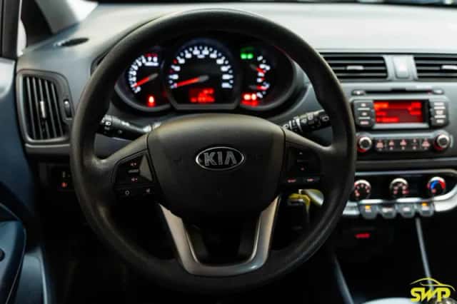 Kia Rio (2014) thumbnail 3