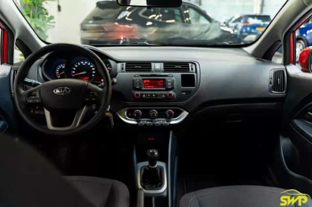 Kia Rio (2014) thumbnail 4