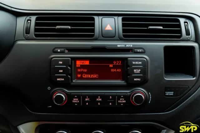 Kia Rio (2014) thumbnail 5