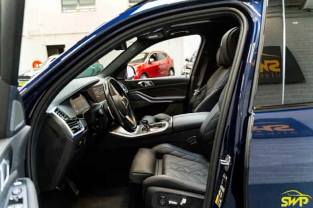 BMW X5 (2023) thumbnail 2