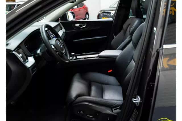 Volvo XC60 (2023) thumbnail 2