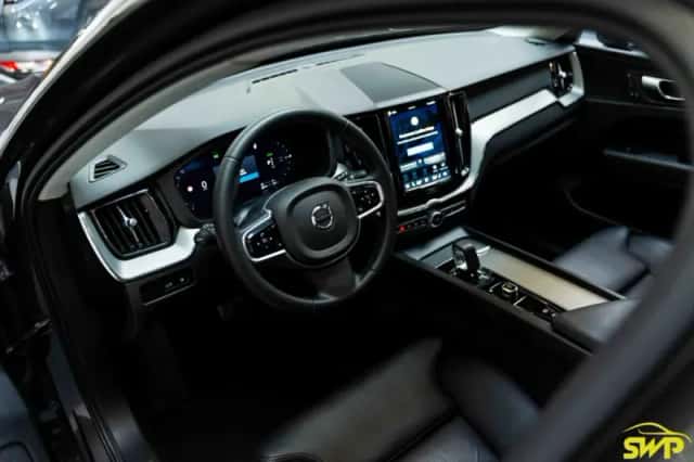Volvo XC60 (2023) thumbnail 4