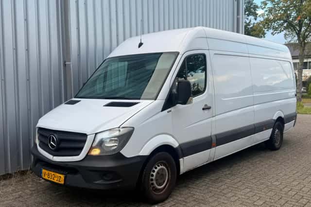 Mercedes-Benz Sprinter (2015) thumbnail 1