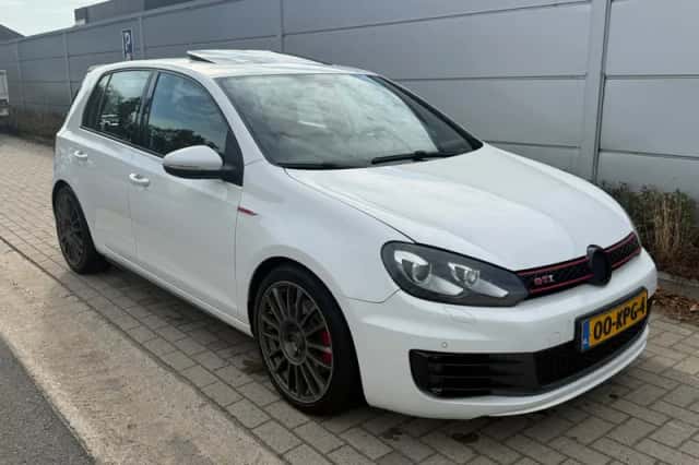 Volkswagen Golf (2010) thumbnail 6