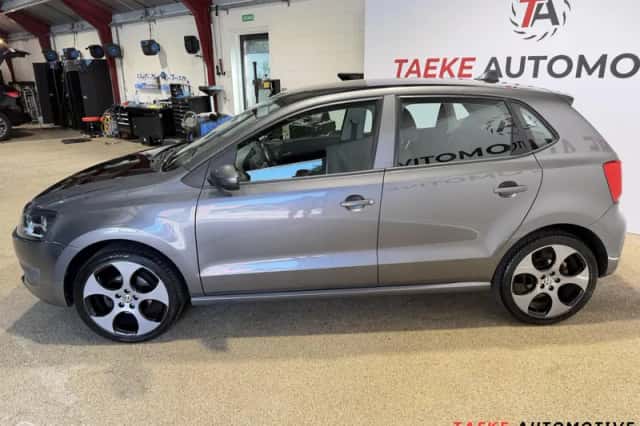Volkswagen Polo (2009) thumbnail 2
