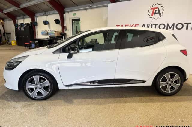 Renault Clio (2015) thumbnail 2