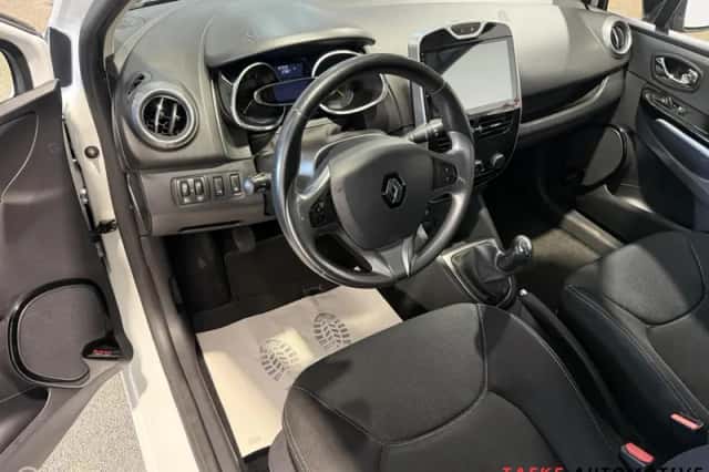 Renault Clio (2015) thumbnail 3