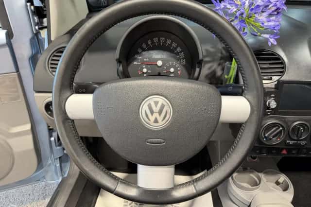 Volkswagen New Beetle (2004) thumbnail 4