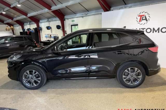 Ford Kuga (2023) thumbnail 2
