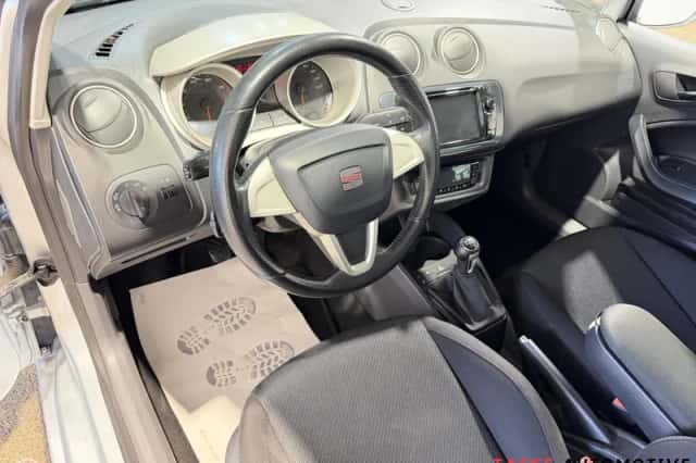 SEAT Ibiza (2009) thumbnail 3