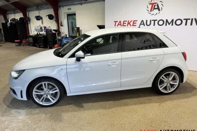 Audi A1 (2012) thumbnail 2