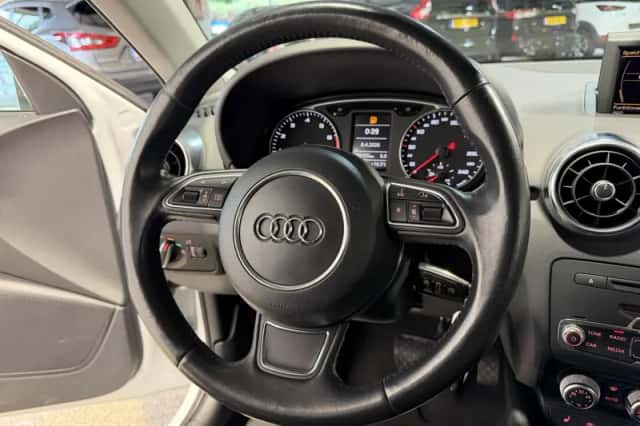 Audi A1 (2012) thumbnail 5