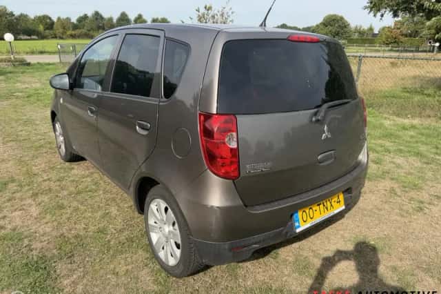 Mitsubishi Colt (2012) thumbnail 2
