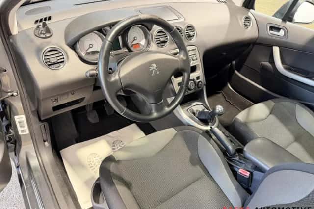 Peugeot 308 (2012) thumbnail 3
