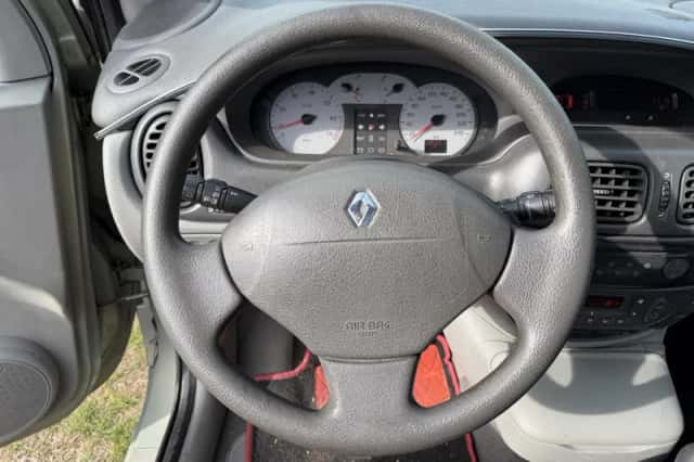 Renault Scénic (2003) thumbnail 4